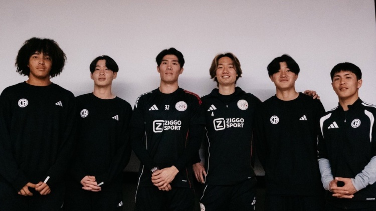 赛事新闻-多名日本U17国脚试训阿贾克斯青年队,并与富安健洋、板仓滉合影